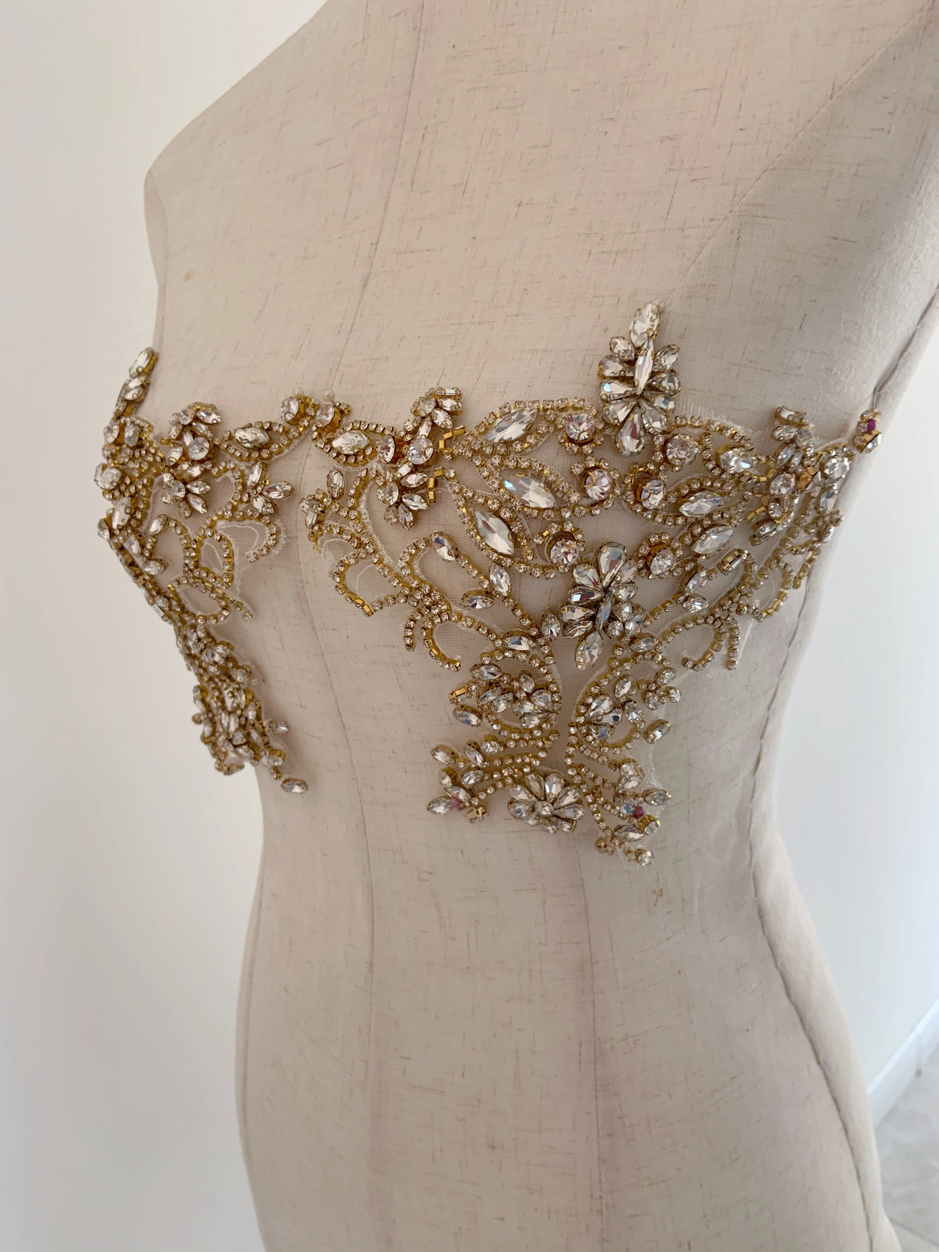 2 ks Gold Crystal Drahokamu Nášivka Ťažké Perličiek Ručné Drahokamu Nášivka Pre haute Couture,